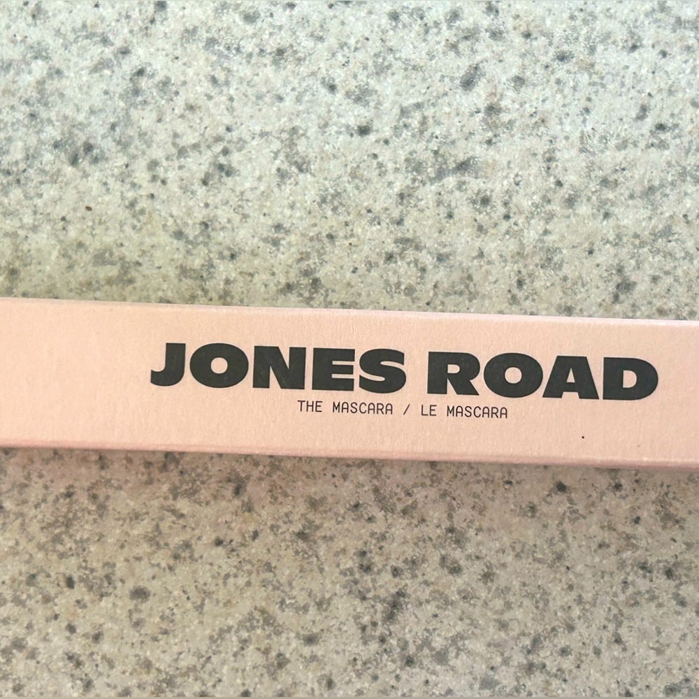 NIB Jones Road by Bobbie Brown, black mascara
